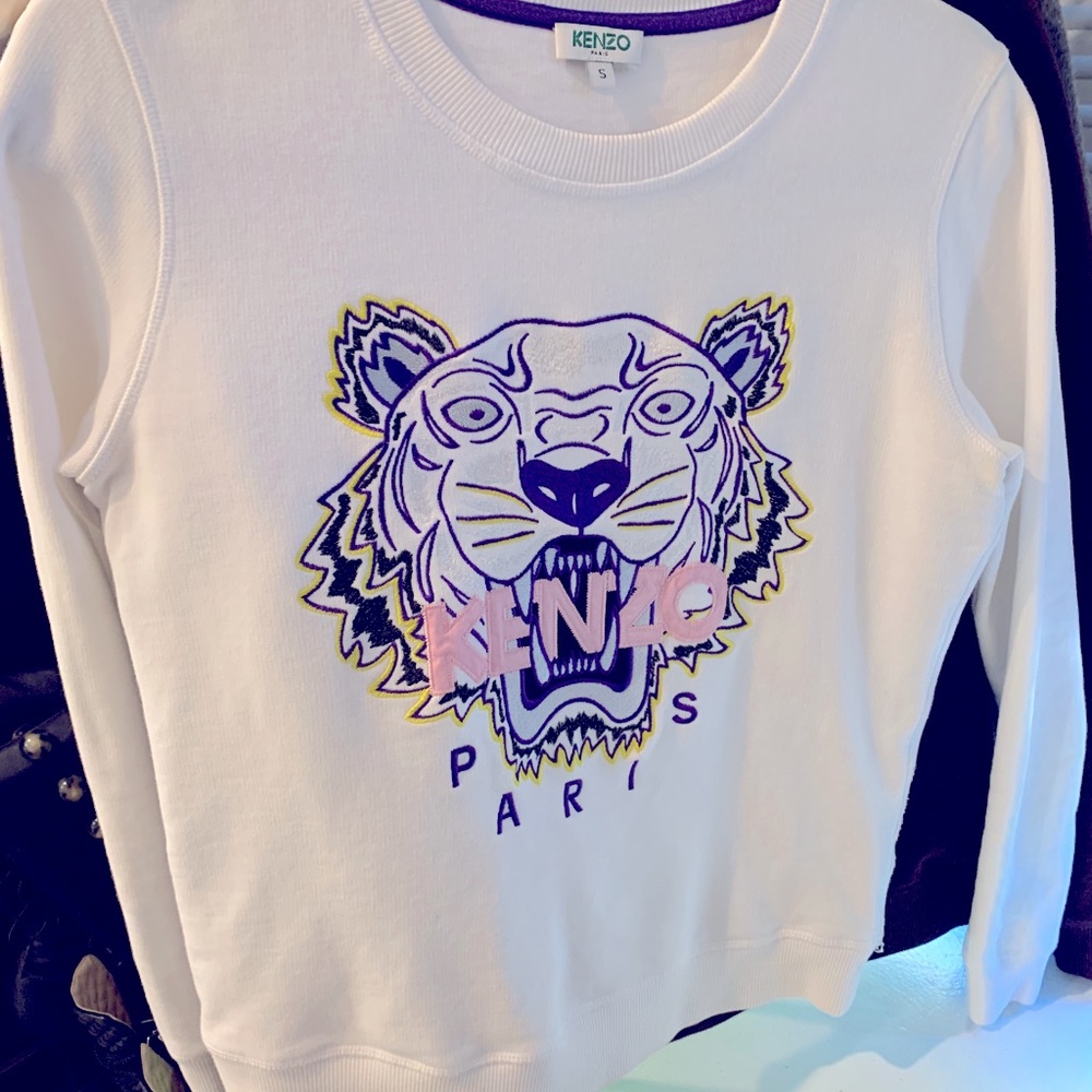 Woman's white small Kenzo sweater.